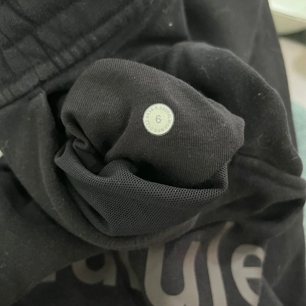 Lululemon Loungeful High Rise Graphic Fleece Jogger Black Sz 6 Travel Lounge